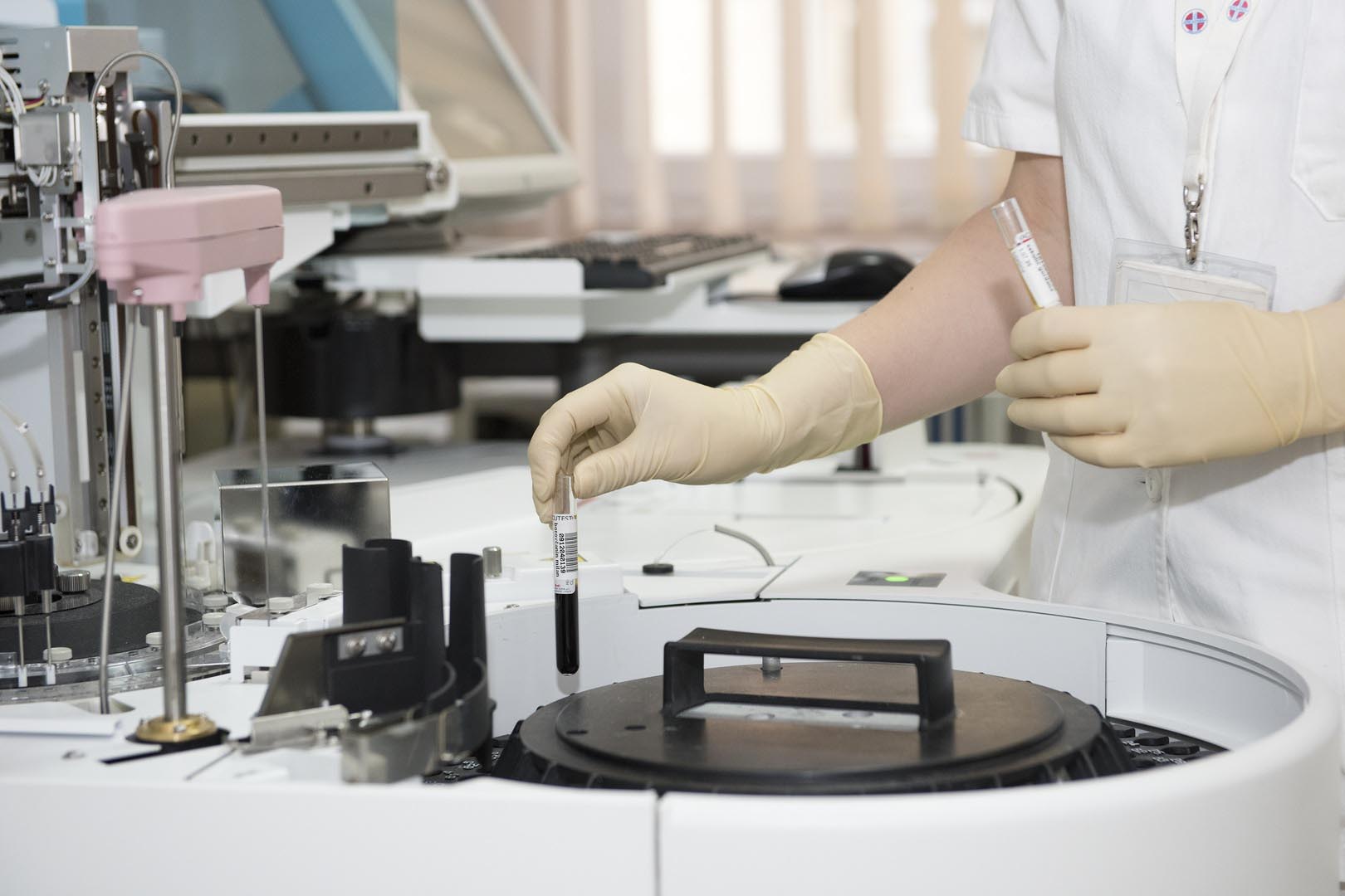 care-medicine-health-product-laboratory-hospital-917215-pxhere.com (1)
